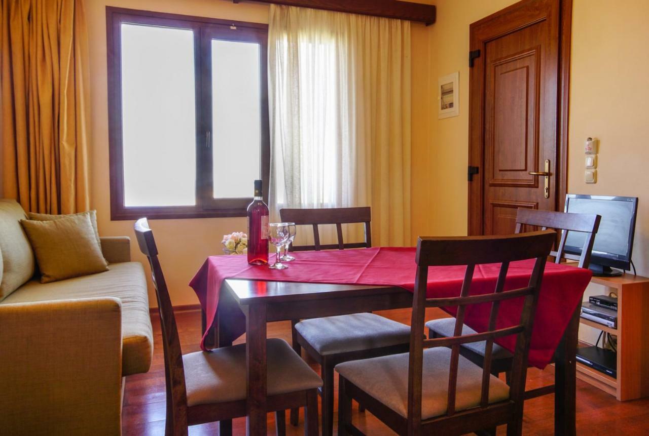 מית'ימנה Molivos Sunset Apartments מראה חיצוני תמונה